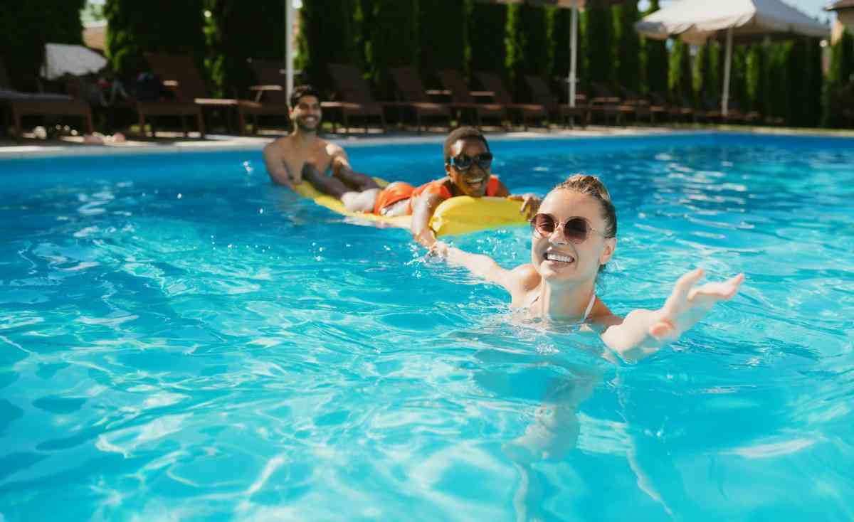 Does Swimming Help You Lose Weight? A Simple Guide to Fat-Burning Pool Workouts